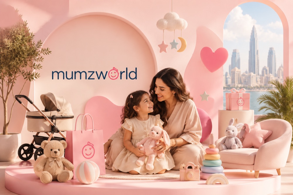A mum and daughter with Mumzworld gifts